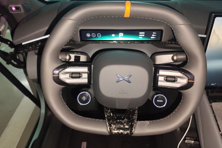 Used XPeng P7 2025 Model—750 All-Wheel-Drive Pengyi Ultra Steering Wheel