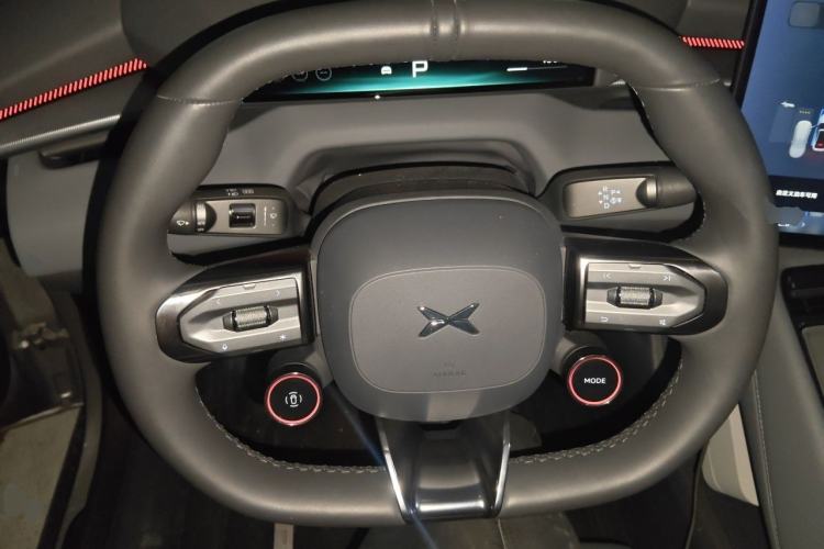 Used XPeng P7 2025 Model—702 Long Range Ultra Steering Wheel