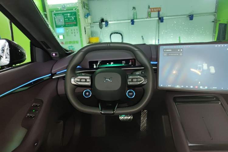 Used XPeng P7 2025 Model—750 All-Wheel-Drive High-Performance Ultra Steering Wheel