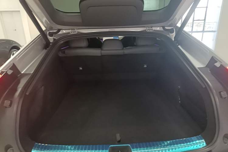 Used XPeng P7 2025 Model—820 Ultra Long Range Ultra Trunk