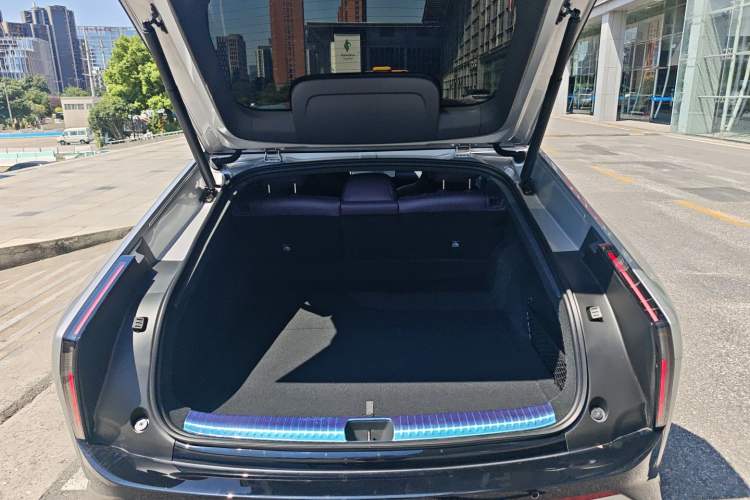 Used XPeng P7 2025 Model—820 Ultra Long Range Ultra Trunk