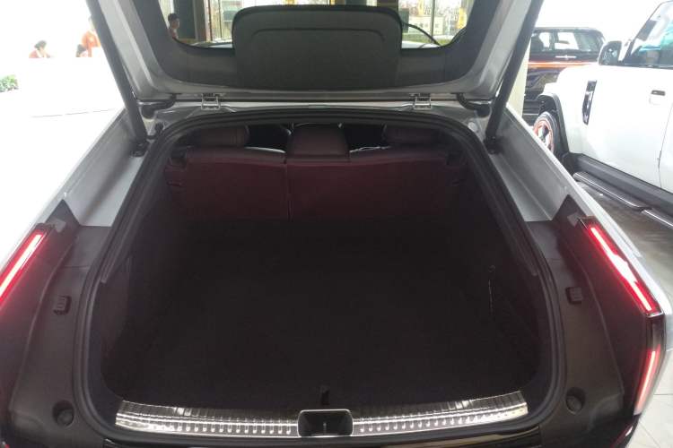 Used XPeng P7 2025 Model—702 Long Range Ultra Trunk