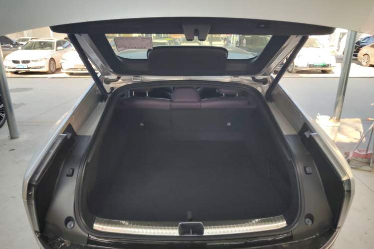 Used XPeng P7 2025 Model—750 All-Wheel-Drive High-Performance Ultra Trunk