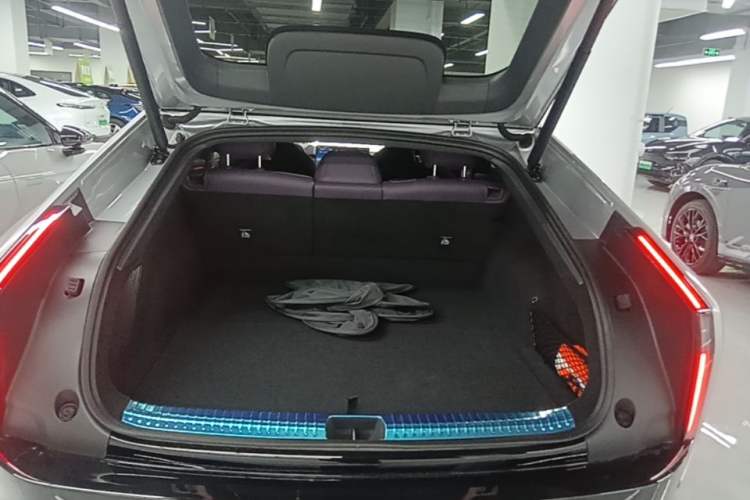 Used XPeng P7 2025 Model—702 Long Range Ultra Trunk