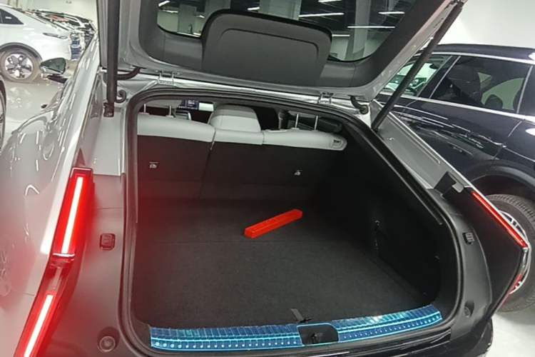 Used XPeng P7 2025 Model—702 Long Range Ultra Trunk