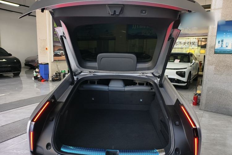 Used XPeng P7 2025 Model—750 All-Wheel-Drive Pengyi Ultra Trunk