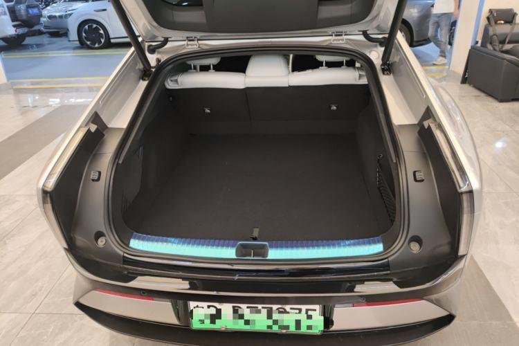 Used XPeng P7 2025 Model—750 All-Wheel-Drive High-Performance Ultra Trunk