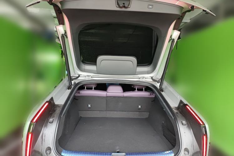 Used XPeng P7 2025 Model—750 All-Wheel-Drive High-Performance Ultra Trunk