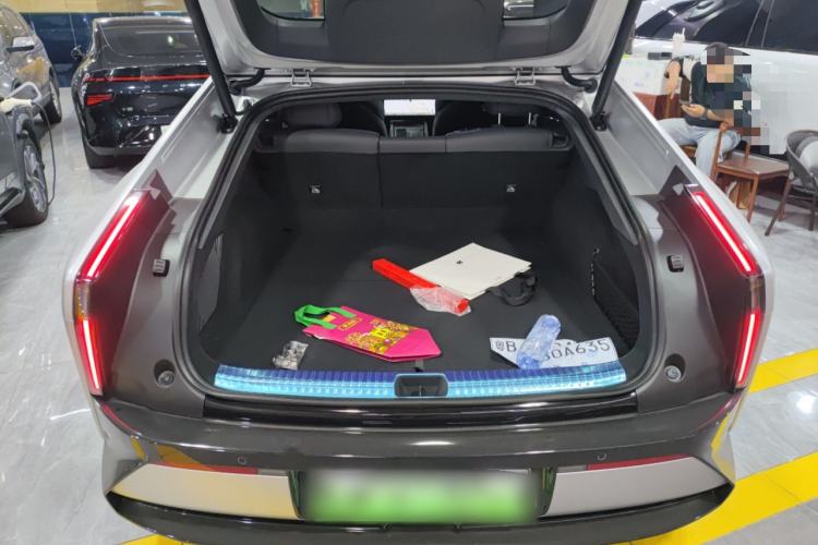 Used XPeng P7 2025 Model—750 All-Wheel-Drive Pengyi Ultra Trunk