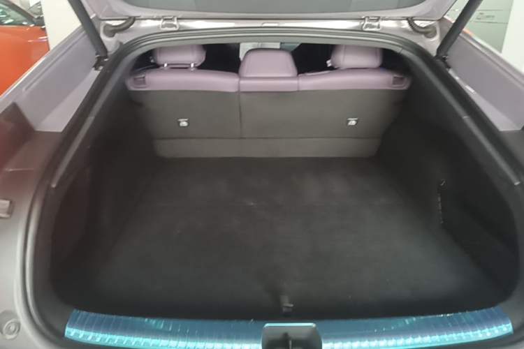 Used XPeng P7 2025 Model—702 Long Range Ultra Trunk