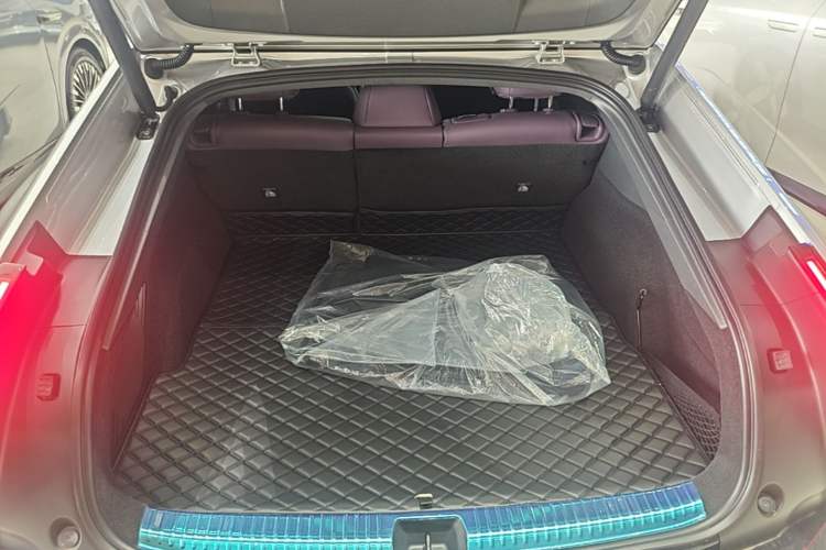 Used XPeng P7 2025 Model—820 Ultra Long Range Ultra Trunk