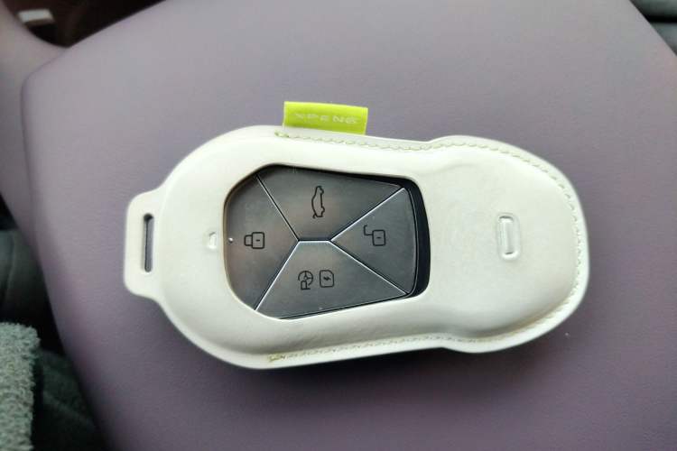 Used XPeng P7 2025 Model—750 All-Wheel-Drive High-Performance Ultra Vehicle Key