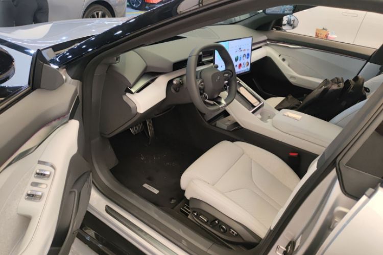 Used XPeng P7 2025 Model—750 All-Wheel-Drive High-Performance Ultra Interior 3