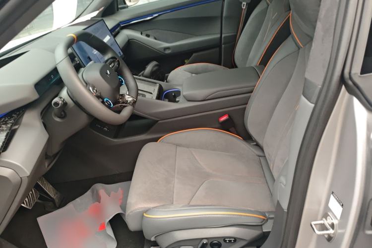 Used XPeng P7 2025 Model—750 All-Wheel-Drive High-Performance Ultra Left Front Seat
