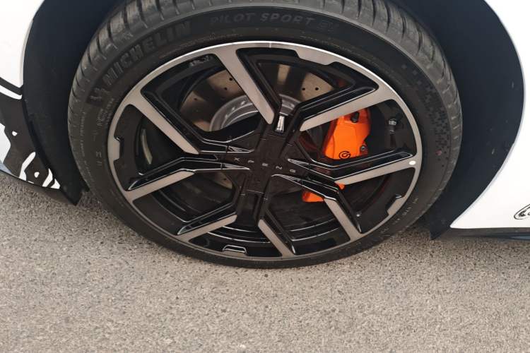Used XPeng P7 2025 Model—750 All-Wheel-Drive High-Performance Ultra Left Front Wheel Hub
