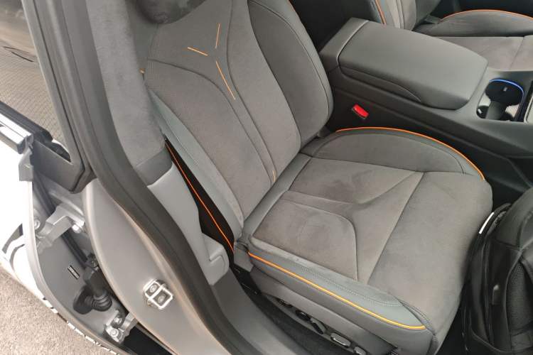 Used XPeng P7 2025 Model—750 All-Wheel-Drive High-Performance Ultra Right Front Seat