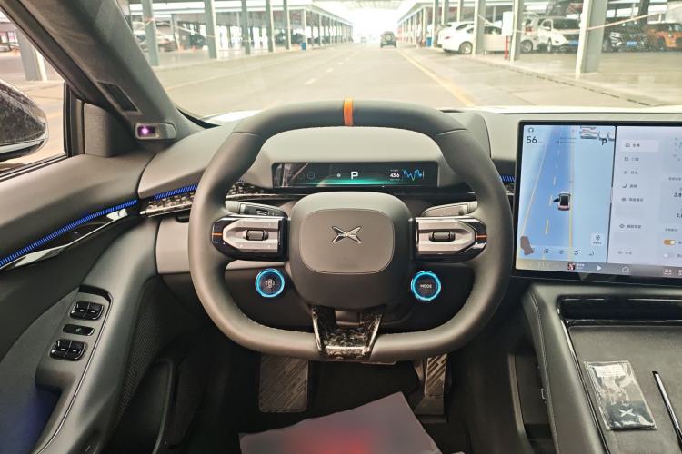Used XPeng P7 2025 Model—750 All-Wheel-Drive High-Performance Ultra Steering Wheel