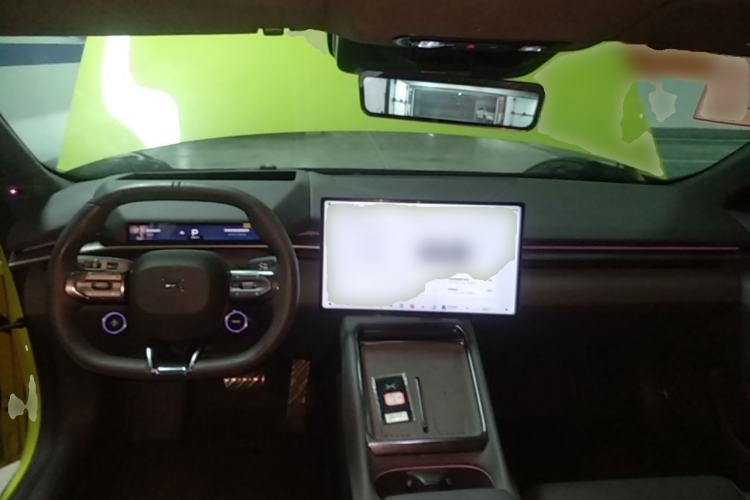 Used XPeng P7 2025 Model—820 Ultra Long Range Ultra Center Console