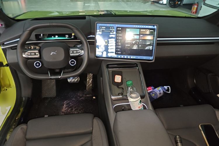 Used XPeng P7 2025 Model—702 Long Range Ultra Center Console