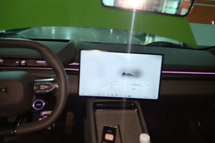 Used XPeng P7 2025 Model—820 Ultra Long Range Ultra Center Console