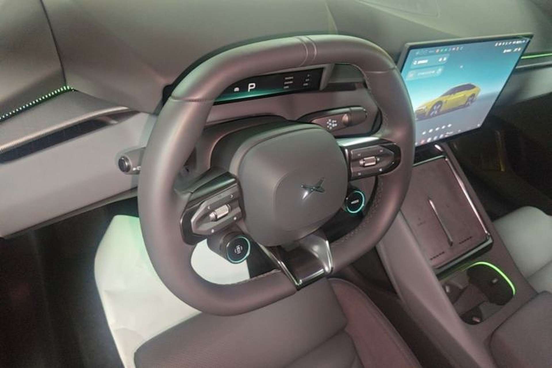 Used XPeng P7 2025 Model—750 All-Wheel-Drive High-Performance Ultra Center Console