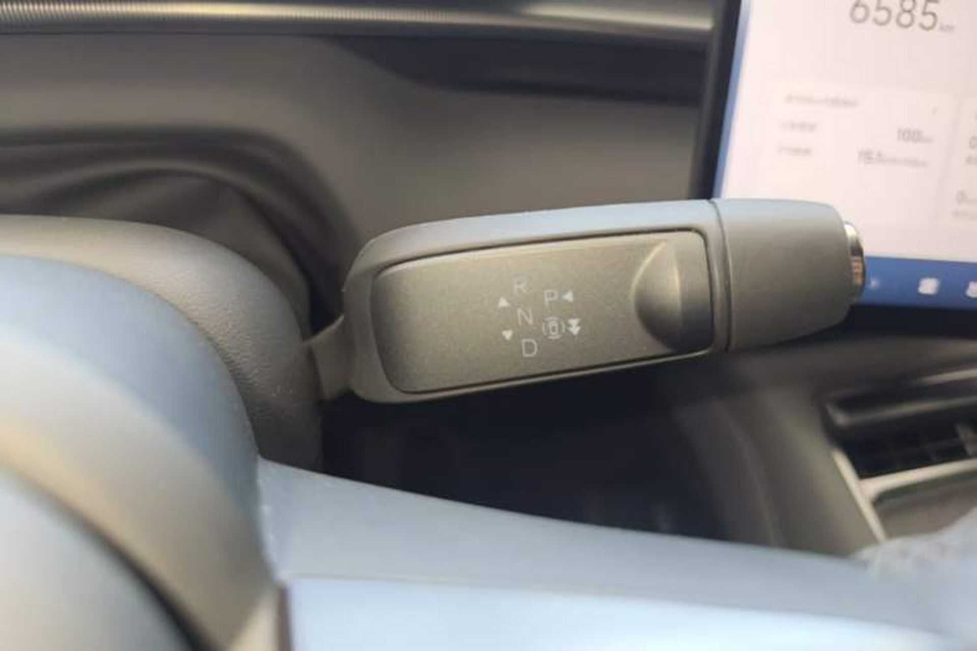 Used XPeng P7 2025 Model—750 All-Wheel-Drive High-Performance Ultra Gear Lever