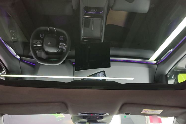 Used XPeng P7 2025 Model—750 All-Wheel-Drive High-Performance Ultra Headliner