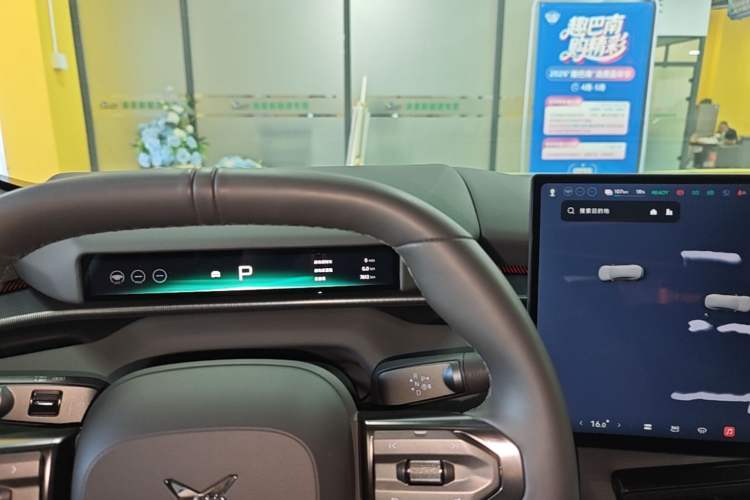 Used XPeng P7 2025 Model—750 All-Wheel-Drive High-Performance Ultra Instrument Cluster