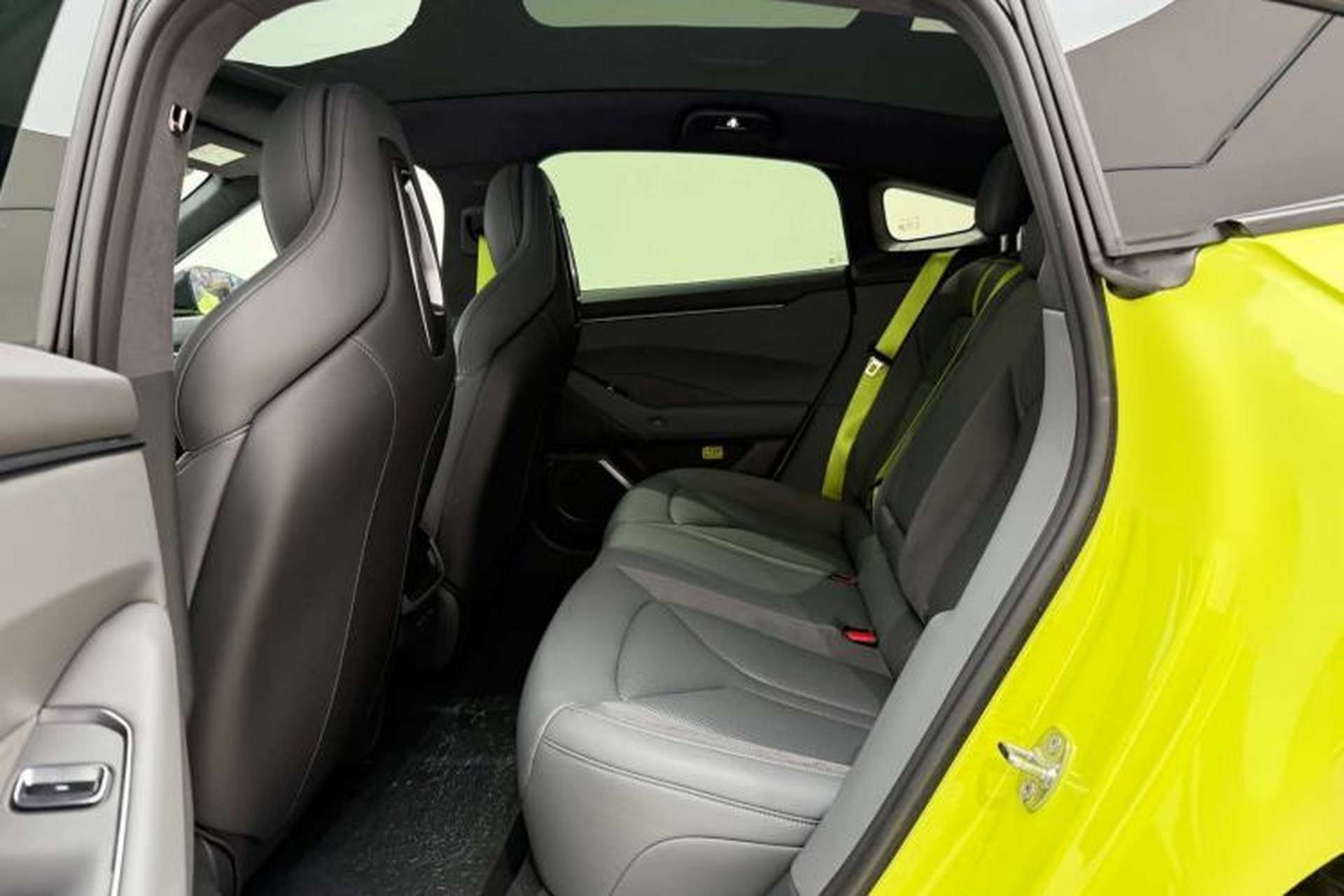 Used XPeng P7 2025 Model—702 Long Range Ultra Interior 4