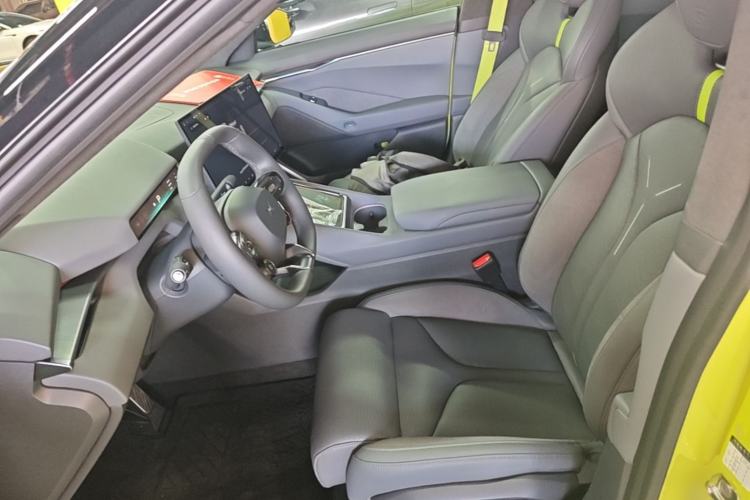 Used XPeng P7 2025 Model—750 All-Wheel-Drive High-Performance Ultra Left Front Seat