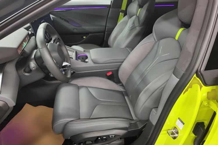 Used XPeng P7 2025 Model—750 All-Wheel-Drive High-Performance Ultra Left Front Seat