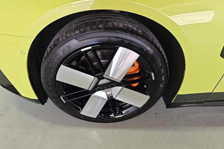 Used XPeng P7 2025 Model—750 All-Wheel-Drive High-Performance Ultra Left Front Wheel Hub