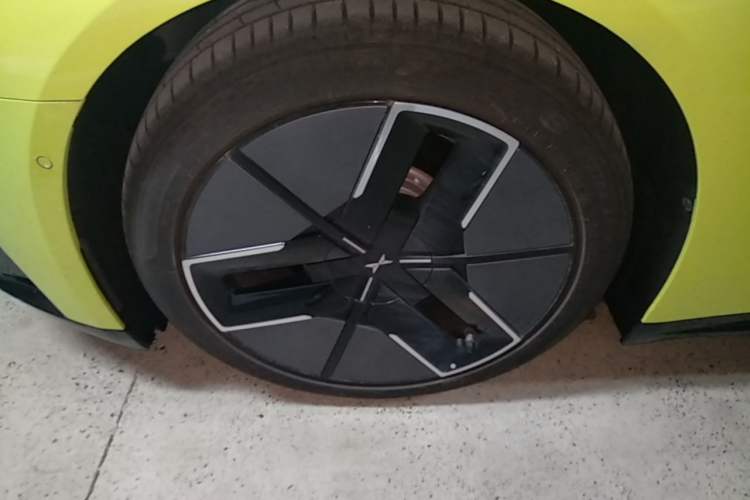 Used XPeng P7 2025 Model—820 Ultra Long Range Ultra Left Front Wheel Hub