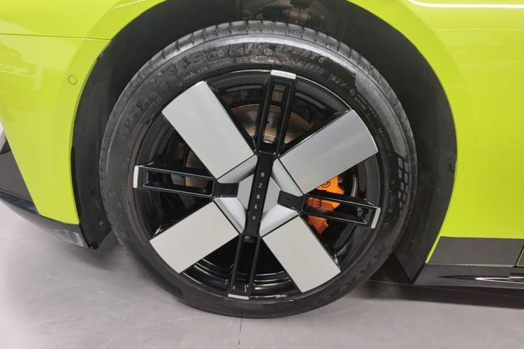 Used XPeng P7 2025 Model—750 All-Wheel-Drive High-Performance Ultra Left Front Wheel Hub