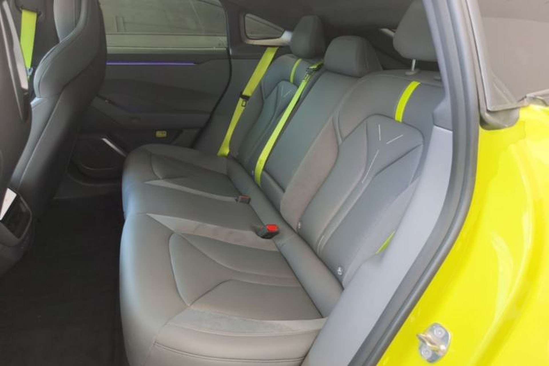Used XPeng P7 2025 Model—750 All-Wheel-Drive High-Performance Ultra Left Rear Seat
