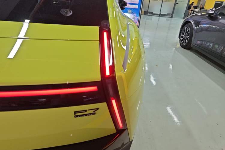 Used XPeng P7 2025 Model—750 All-Wheel-Drive High-Performance Ultra Right Rear Taillight
