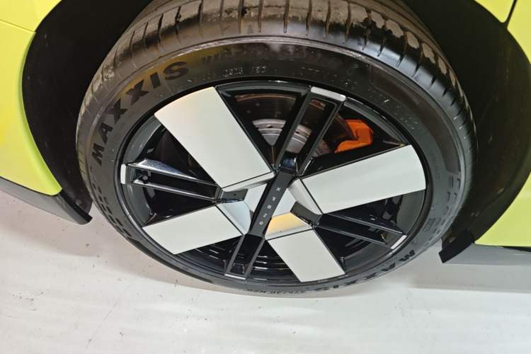 Used XPeng P7 2025 Model—750 All-Wheel-Drive High-Performance Ultra Right Rear Wheel Hub