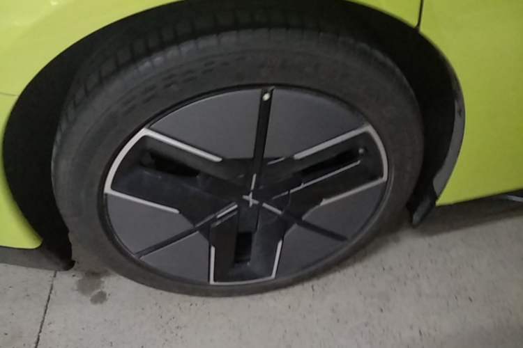 Used XPeng P7 2025 Model—820 Ultra Long Range Ultra Right Rear Wheel Hub