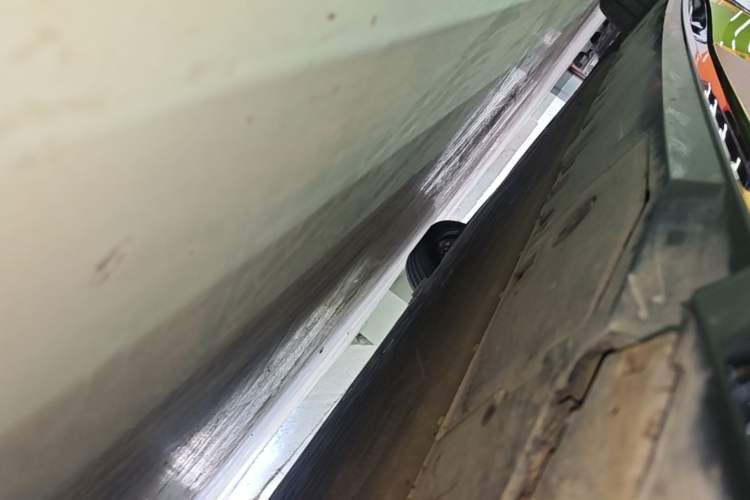 Used XPeng P7 2025 Model—750 All-Wheel-Drive High-Performance Ultra Right Side Sill