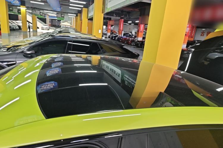 Used XPeng P7 2025 Model—750 All-Wheel-Drive High-Performance Ultra Roof