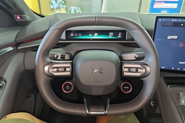Used XPeng P7 2025 Model—750 All-Wheel-Drive High-Performance Ultra Steering Wheel
