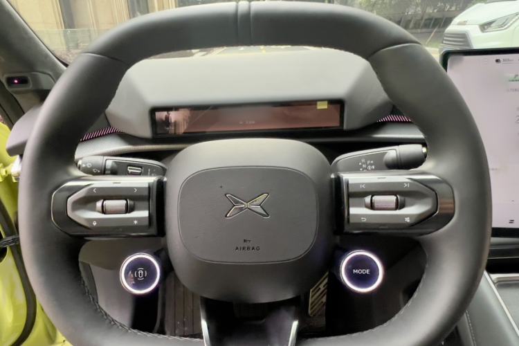 Used XPeng P7 2025 Model—820 Ultra Long Range Ultra Steering Wheel