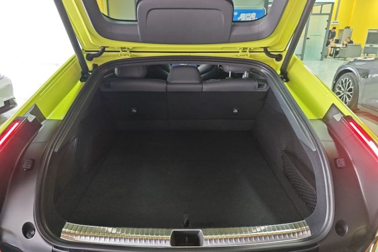 Used XPeng P7 2025 Model—750 All-Wheel-Drive High-Performance Ultra Trunk