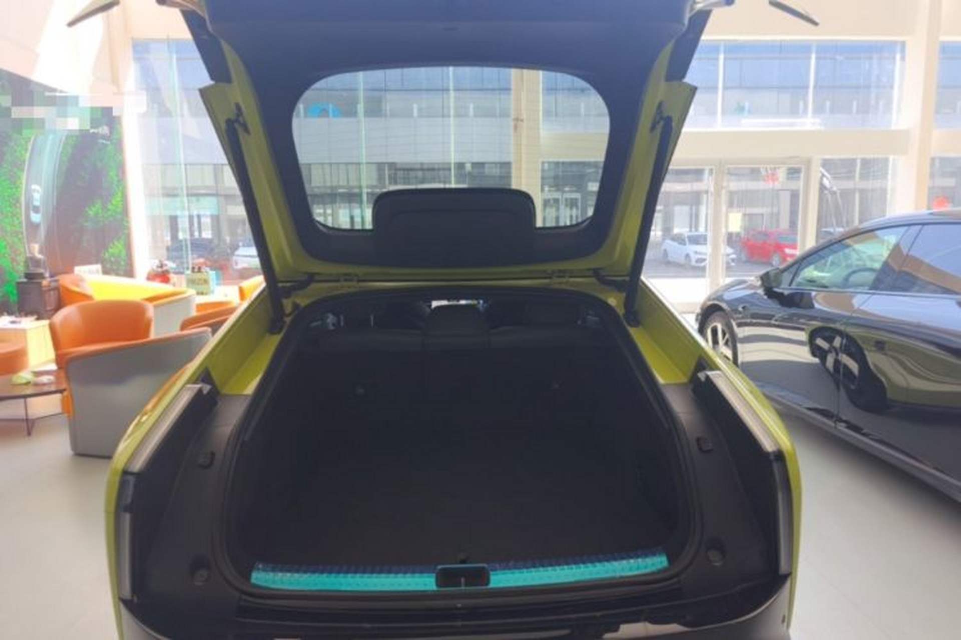 Used XPeng P7 2025 Model—750 All-Wheel-Drive High-Performance Ultra Trunk