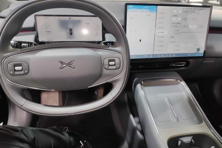 Used XPeng P7+ 2024 Long-Range Max Center Console