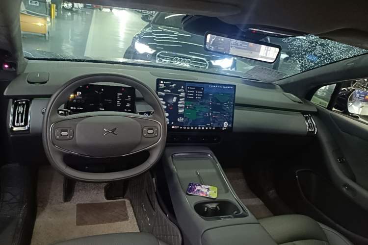 Used XPeng P7+ 2024 Long-Range Max Center Console
