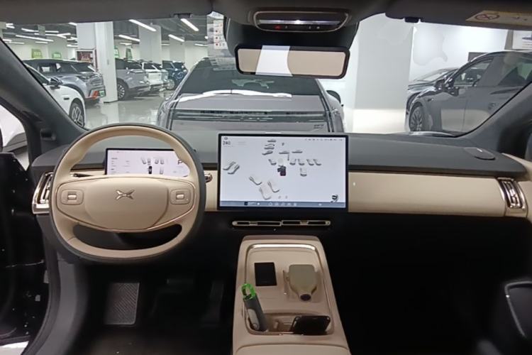 Used XPeng P7+ 2024 Long-Range Max Center Console