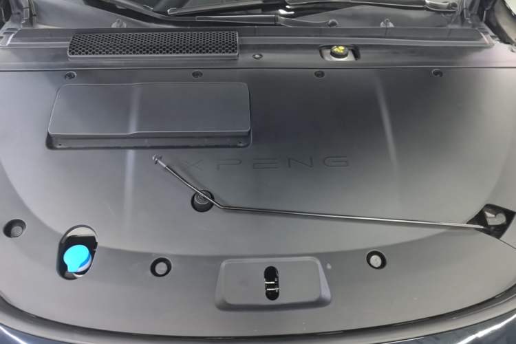 Used XPeng P7+ 2024 Ultra-Long Range Max Engine Bay