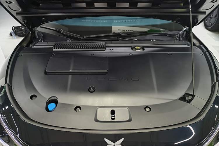 Used XPeng P7+ 2024 Ultra-Long Range Max Engine Bay