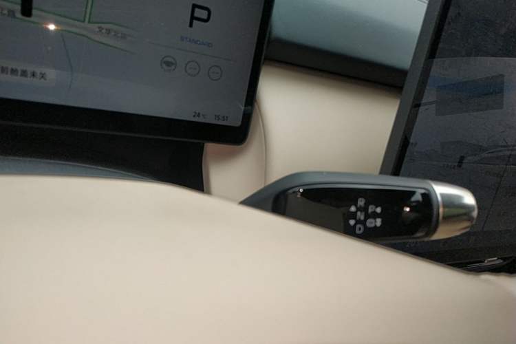 Used XPeng P7+ 2024 Long-Range Max Gear Lever